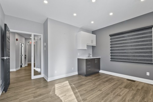 Commerce - A-30 Rue Des Menuisiers, Sainte-Anne-Des-Plaines, QC - Indoor Photo Showing Other Room