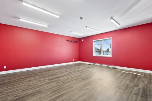 Commerce - A-30 Rue Des Menuisiers, Sainte-Anne-Des-Plaines, QC - Indoor Photo Showing Other Room