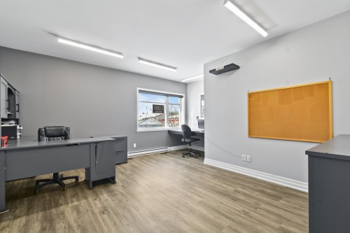 Commerce - A-30 Rue Des Menuisiers, Sainte-Anne-Des-Plaines, QC - Indoor Photo Showing Office