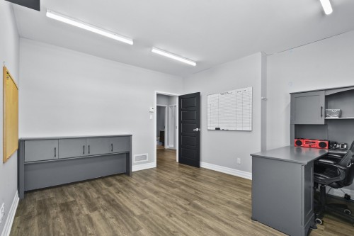 Commerce - A-30 Rue Des Menuisiers, Sainte-Anne-Des-Plaines, QC - Indoor