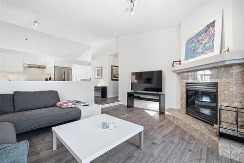 1061 Scurfield Blvd, Winnipeg, MB 