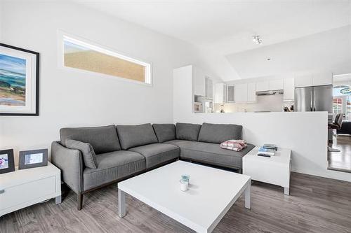 1061 Scurfield Blvd, Winnipeg, MB 