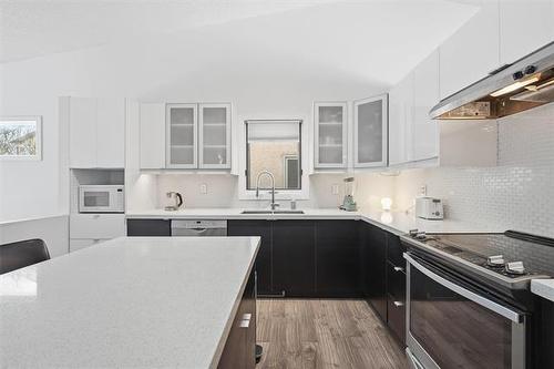 1061 Scurfield Blvd, Winnipeg, MB 