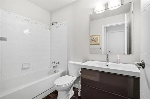 1061 Scurfield Blvd, Winnipeg, MB 