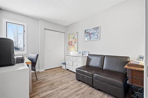 1061 Scurfield Blvd, Winnipeg, MB 