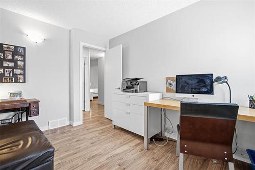 1061 Scurfield Blvd, Winnipeg, MB 