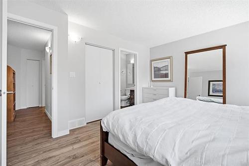 1061 Scurfield Blvd, Winnipeg, MB 