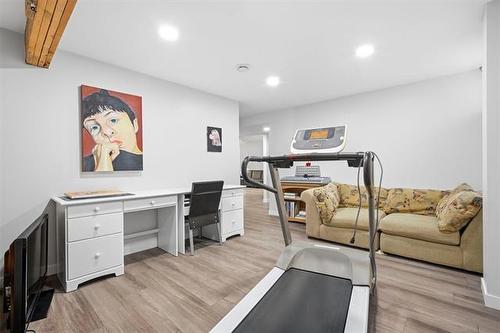 1061 Scurfield Blvd, Winnipeg, MB 