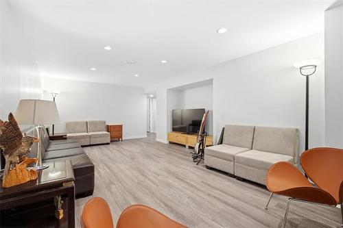 1061 Scurfield Blvd, Winnipeg, MB 