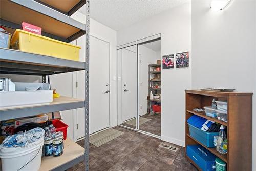 1061 Scurfield Blvd, Winnipeg, MB 