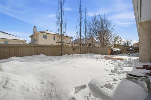 1061 Scurfield Blvd, Winnipeg, MB 