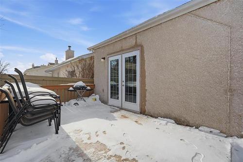 1061 Scurfield Blvd, Winnipeg, MB 