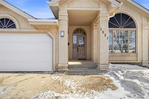 1061 Scurfield Blvd, Winnipeg, MB 