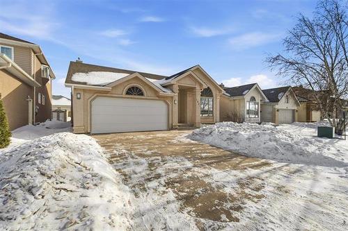 1061 Scurfield Blvd, Winnipeg, MB 