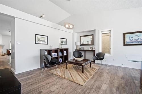 1061 Scurfield Blvd, Winnipeg, MB 