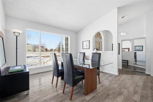 1061 Scurfield Blvd, Winnipeg, MB 