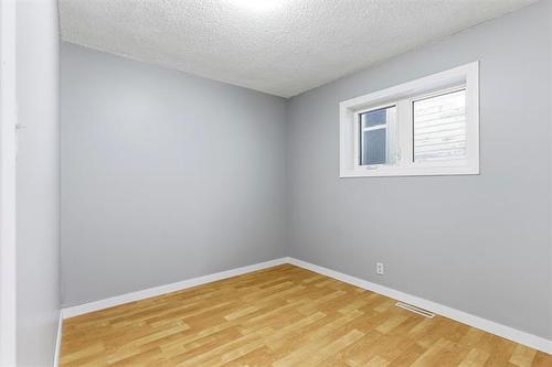 909 Ingersoll St, Winnipeg, MB 