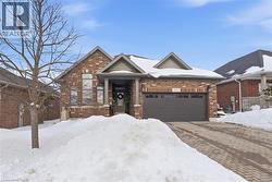 16 PICCADILLY Square  New Hamburg, ON N3A 0C7