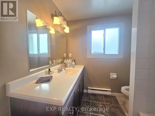 44 - 700 Harmony Road N, Oshawa, ON - Indoor Photo Showing Bathroom