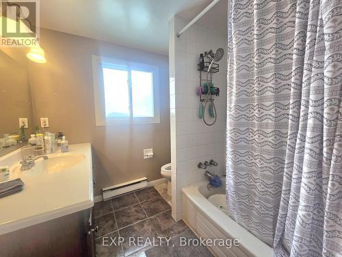 44 - 700 Harmony Road N, Oshawa, ON - Indoor Photo Showing Bathroom