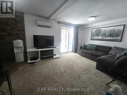 44 - 700 Harmony Road N, Oshawa, ON - Indoor Photo Showing Living Room