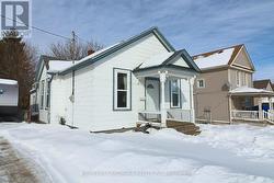 5761 PEER STREET  Niagara Falls, ON L2G 1W9