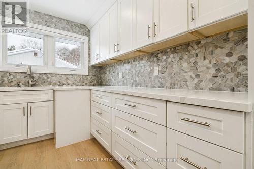260 Hillside Drive, Mississauga, ON - Indoor Photo Showing Kitchen