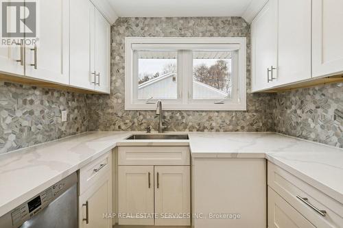 260 Hillside Drive, Mississauga, ON - Indoor Photo Showing Kitchen