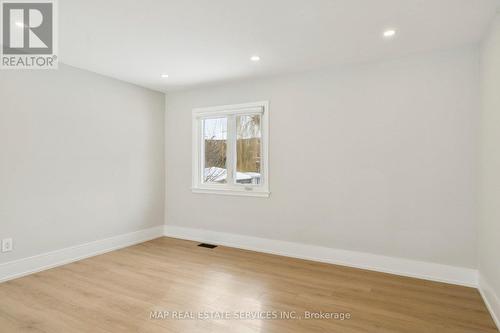 260 Hillside Drive, Mississauga, ON - Indoor Photo Showing Other Room