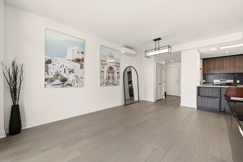 Overall view - 801-3500 Boul. St-Elzear O., Laval (Chomedey), QC - Indoor Photo Showing Kitchen