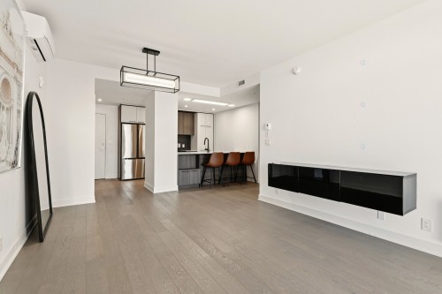 Living Room - 801-3500 Boul. St-Elzear O., Laval (Chomedey), QC - Indoor