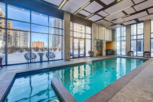 Interior - 801-3500 Boul. St-Elzear O., Laval (Chomedey), QC - Indoor Photo Showing Other Room With In Ground Pool