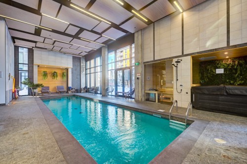 Interior - 801-3500 Boul. St-Elzear O., Laval (Chomedey), QC - Indoor Photo Showing Other Room With In Ground Pool