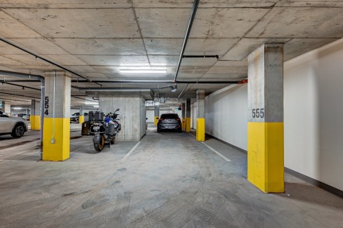 Garage - 801-3500 Boul. St-Elzear O., Laval (Chomedey), QC - Indoor Photo Showing Garage