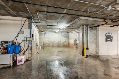 Garage - 801-3500 Boul. St-Elzear O., Laval (Chomedey), QC - Indoor Photo Showing Basement