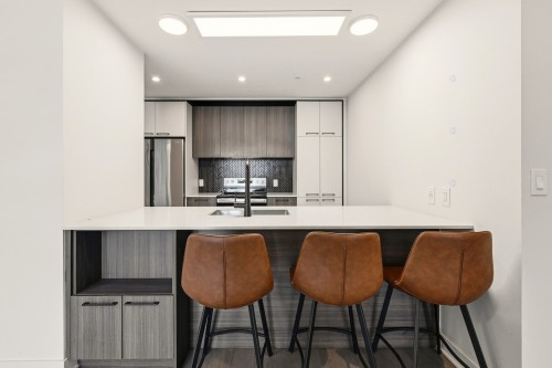 Kitchen - 801-3500 Boul. St-Elzear O., Laval (Chomedey), QC - Indoor