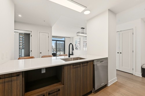 Kitchen - 801-3500 Boul. St-Elzear O., Laval (Chomedey), QC - Indoor Photo Showing Kitchen With Upgraded Kitchen