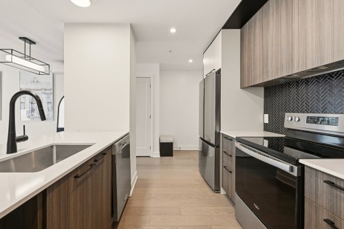 Kitchen - 801-3500 Boul. St-Elzear O., Laval (Chomedey), QC - Indoor Photo Showing Kitchen With Upgraded Kitchen