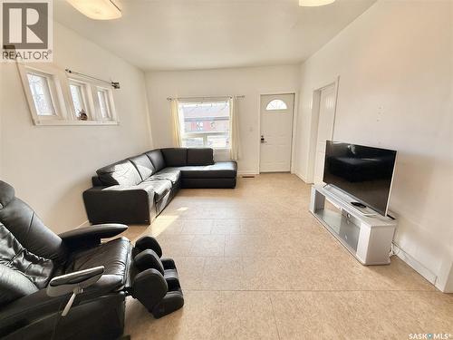 320 Herbert Avenue, Herbert, SK - Indoor Photo Showing Living Room