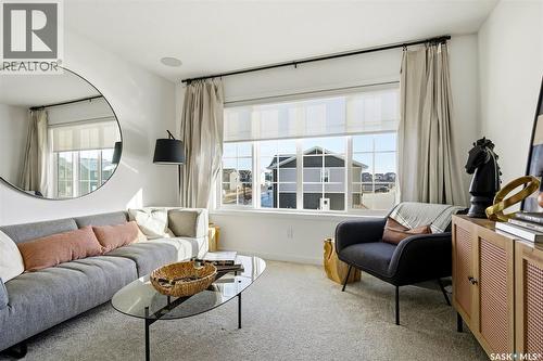 3204 Favel Drive, Regina, SK - Indoor Photo Showing Living Room
