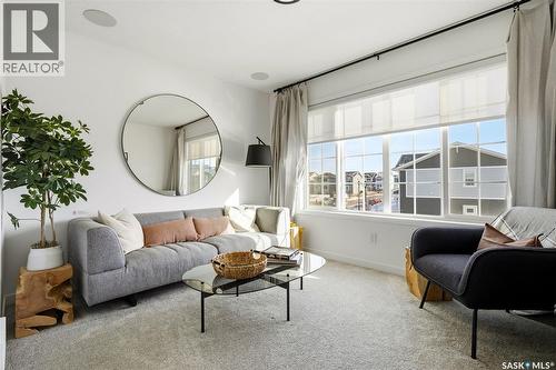3204 Favel Drive, Regina, SK - Indoor Photo Showing Living Room