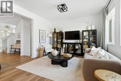 3204 Favel Drive, Regina, SK - Indoor Photo Showing Living Room