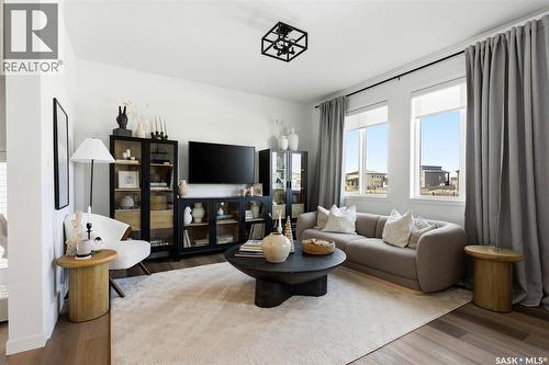 3204 Favel Drive, Regina, SK - Indoor Photo Showing Living Room