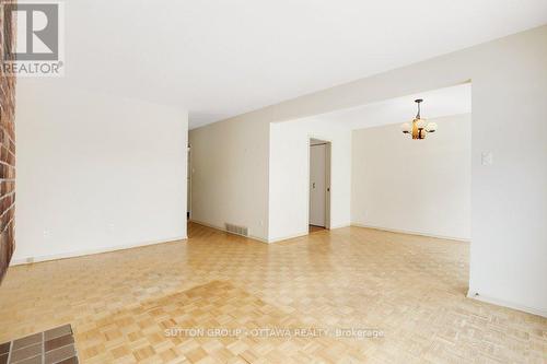 60 - 121 Buell Street, Ottawa, ON - Indoor Photo Showing Other Room