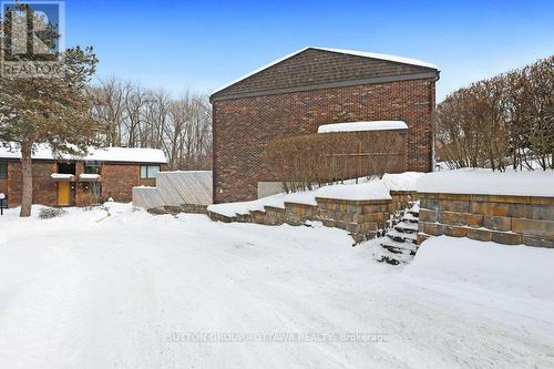60 - 121 Buell Street, Ottawa, ON - Outdoor