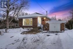 MAIN - 302 CROSBY AVENUE  Richmond Hill, ON L4C 2R6