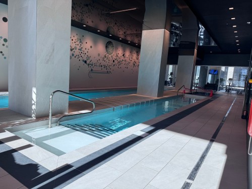 Piscine - 2205-1020 Rue De La Montagne, Montréal (Ville-Marie), QC - Indoor Photo Showing Other Room With In Ground Pool