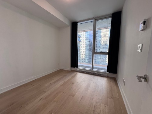 Chambre à coucher principale - 2205-1020 Rue De La Montagne, Montréal (Ville-Marie), QC - Indoor Photo Showing Other Room