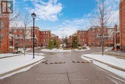 2 - 39 HAYS BOULEVARD N  Oakville, ON L6H 0J1