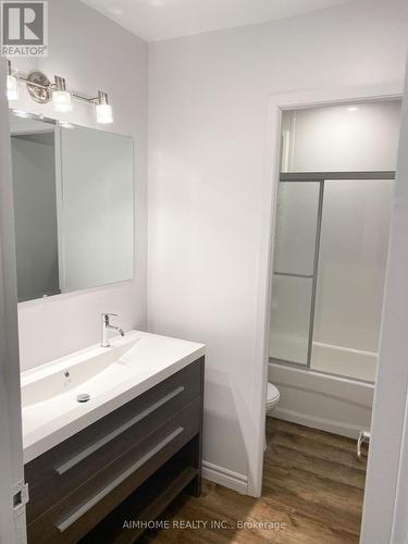 109 Westmount Road N, Waterloo, ON - Indoor Photo Showing Bathroom